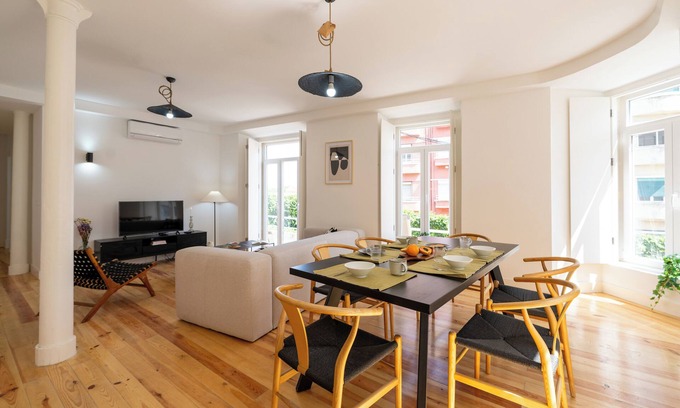 Lisbon Old Town Apartment | Sunny Lisbon Apartments by SoulPlaces