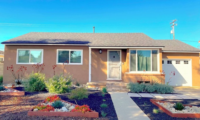 Los Altos House | Sunny Los Altos Bungalow - Relax in Long Beach
