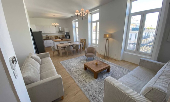 Gambetta Apartment | Sunny luxury flat in the city centre