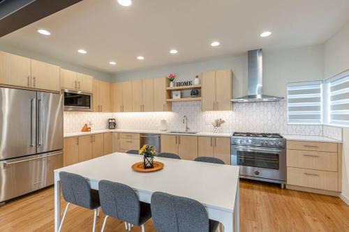 East Queen Anne House | Sunny Modern Masterpiece with EV Charging and A/C