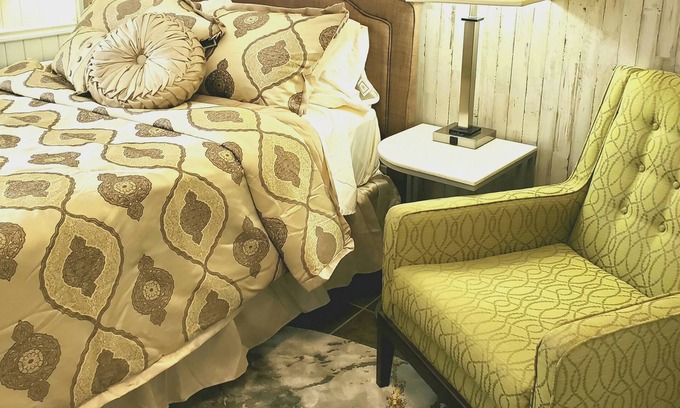 Pikeville Bed & Breakfast | Sunny Morn Room in Cascade Inn at Fall Creek Falls