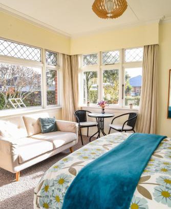 Dunedin House | Sunny Mornington 2 Bedroom Guest Suite