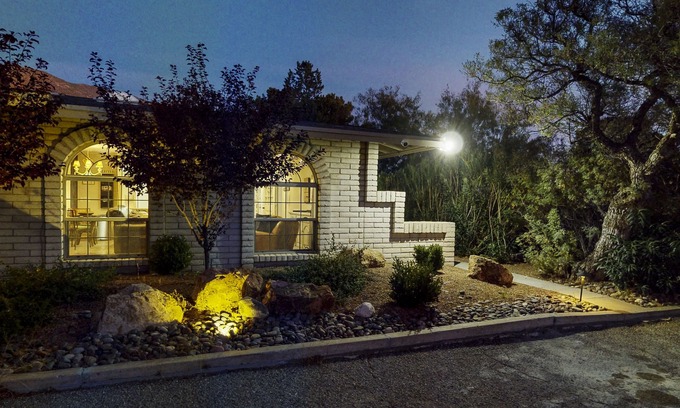 Thunderbird House | Sunny Mountain Side 1 BR feat. Large Kitchen and Great Room