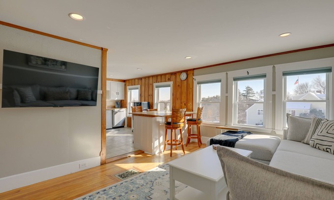 Byfield Apartment | Sunny Newbury Apartment, 6 Mi to Market Square!