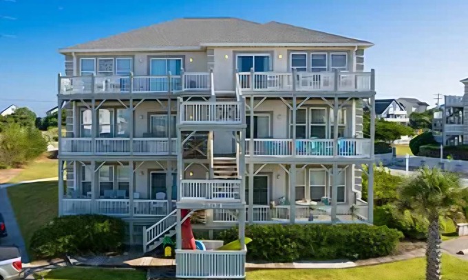 Emerald Isle Condo | Sunny, ocean view, open weeks