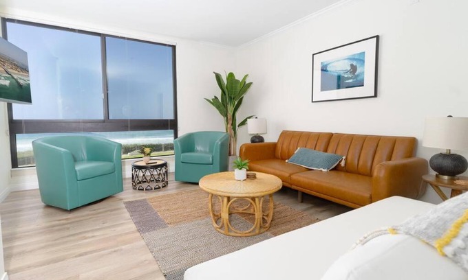 North Pacific Beach House | Sunny on the Ocean - Beachfront- Pacific Beach