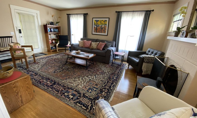 North Berkeley Apartment | Sunny one bedroom duplex apartment in the heart of the Berkeley gourmet ghetto