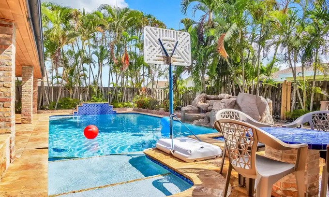 Sunrise House | Sunny Paradise w/Saltwater Pool Hot Tub & BBQ Grill Fort Lauderdale Sawgrass