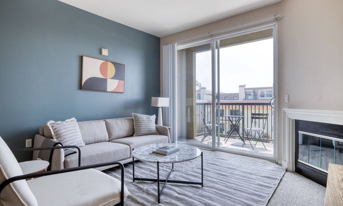 Playa Del Rey Apartment | Sunny Playa Del Rey 2BR w/Pool, Spa & Gym, nr Playa Beach, by Blueground
