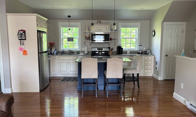 Kennebunk Apartment | Sunny, private apartment. Walk to Kennebunk Village. Close to beaches.