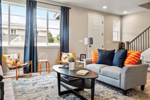 Westminster House | Sunny & Quaint Hidden Gem w Office - Dog Friendly