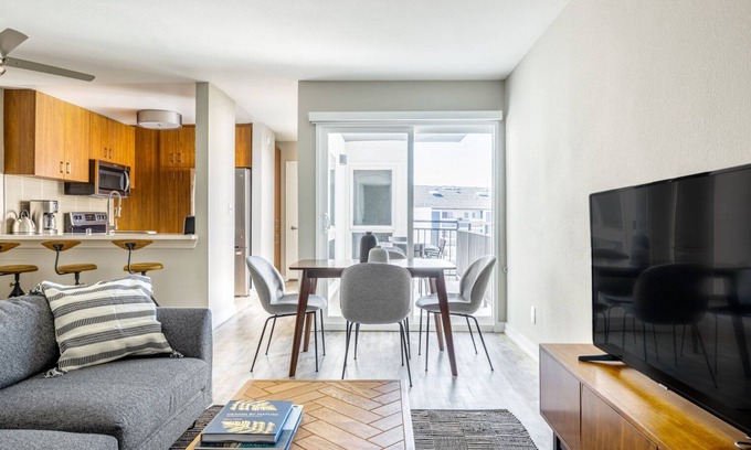 South Redondo Apartment | Sunny Redondo Beach 1BR w/Pool, Gym, steps to Beach, by Blueground