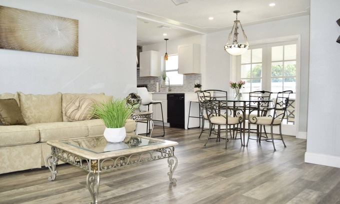 Sarasota Springs House | Sunny Relaxing Getaway Home - Central to Everything!