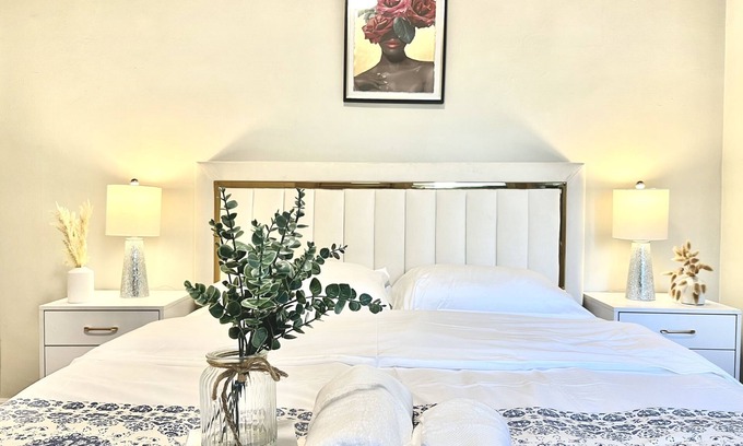 Alhambra Apartment | Sunny Retreat in the Heart of Alhambra