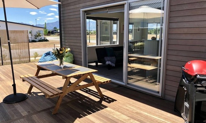Albert Town House | Sunny Riverside Park