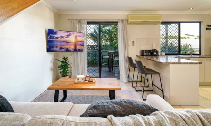 Caloundra Apartment | Sunny's Coastal Townhouse in Caloundra