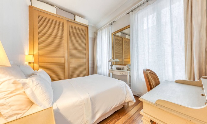 Necker Apartment | Sunny Saint Germain des Près