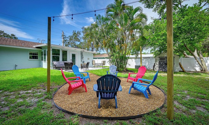Arlington Park House | Sunny Sarasota Home w/Private Yard & Fire Pit!