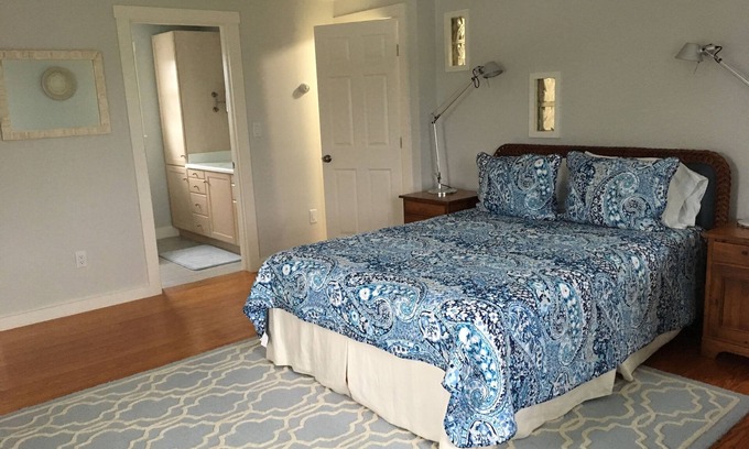 Nantucket Town Apartment | SUNNY second floor 2BD, 2BT