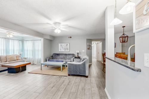 Garden City Apartment | Sunny Shores Retreat