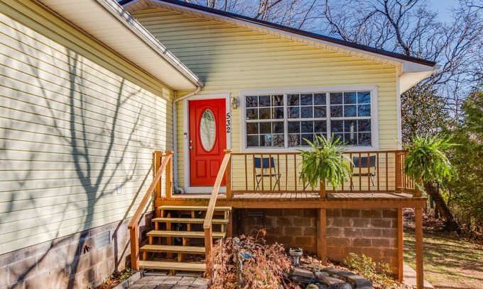 Fayetteville Cottage | Sunny Side Up - Charming 2-bedroom cottage with in Fayetteville