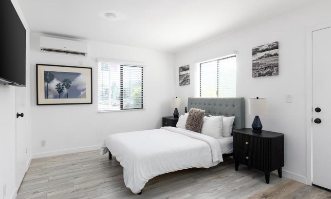Venice Bed & Breakfast | Sunny Studio in the Heart of Venice - B