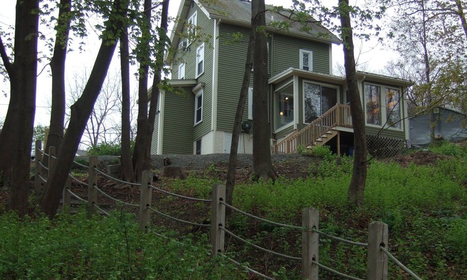 Ipswich House | Sunny “Tree House” near Commuter Rail to Boston, Crane Beach, Town Wharf