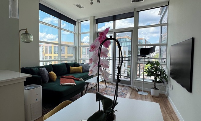 Cardozo Apartment | Sunny U Street + Balcony & Views