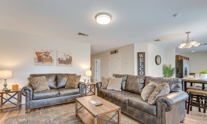 Universal City House | Sunny Universal City Home ~ 18 Mi to San Antonio!