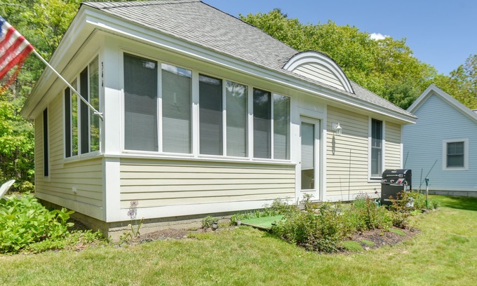Summer Village Cottage | Sunny Wells Cottage - 1 Mi to Moody Beach!