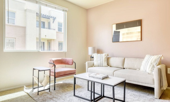 Woodland Hills Apartment | Sunny Woodland Hills 1BR w/Pool & Gym, near Warner Center, by Blueground