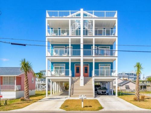 North Carolina Coast House | Sunnyside - Ocean and Inlet views, steps to beach access, plus parking for 4! townhouse
