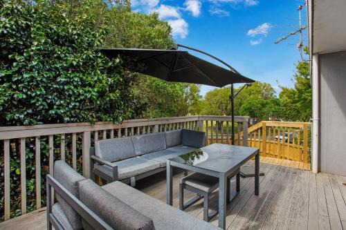 Half Moon Bay House | Sunnyside Townhouse with Rumpus, Parking and Deck
