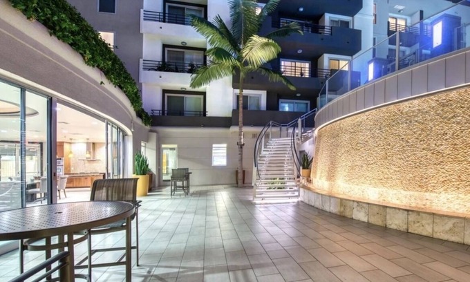 Marina del Rey Apartment | Sunnyside Up! Gorgeous Pool View with Balcony