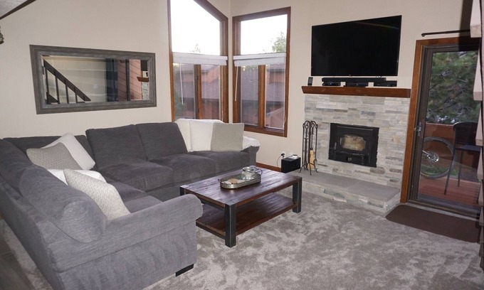 Mammoth Lakes Condo | Sunrise 1: Upgraded, Mountain Views