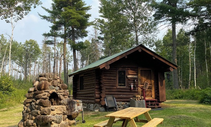 Isabella House | Sunrise Cabin - Secluded Rustic Retreat