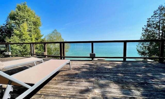 Leland House | Sunrise Cove Summary:
