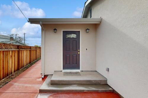 Santa Clara House | Sunrise Haven in Santa Clara