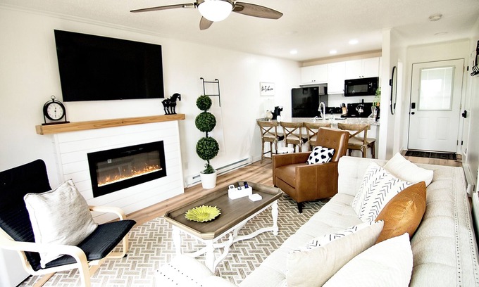 Beech Mountain Condo | ~Sunrise Haven~near the slopes! Majestic sunrises and comfort awaits!