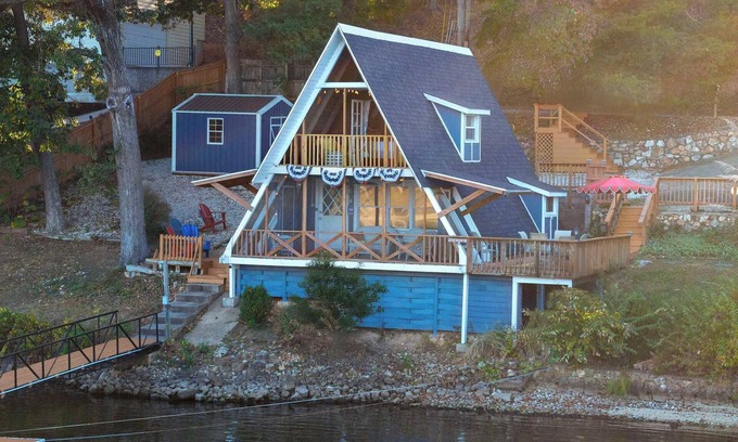 Sunrise Beach House | Sunrise Oasis – Lakefront Living