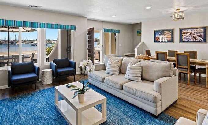 Central Mission Beach House | Sunrise on the Bay, Bayfront, A/C, Bikes & Firepit!