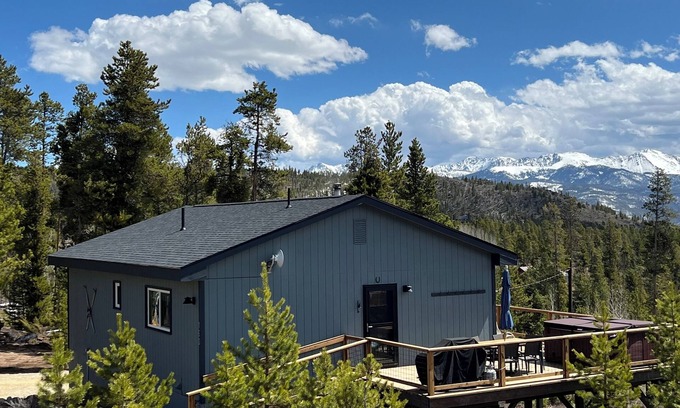 Grand Country Estates House | Sunrise Ridge - Cozy Cabin, Hot Tub, Awesome Views
