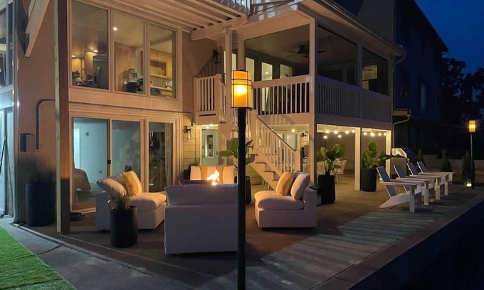 Canandaigua House | Sunrise Shores. Relaxation awaits.