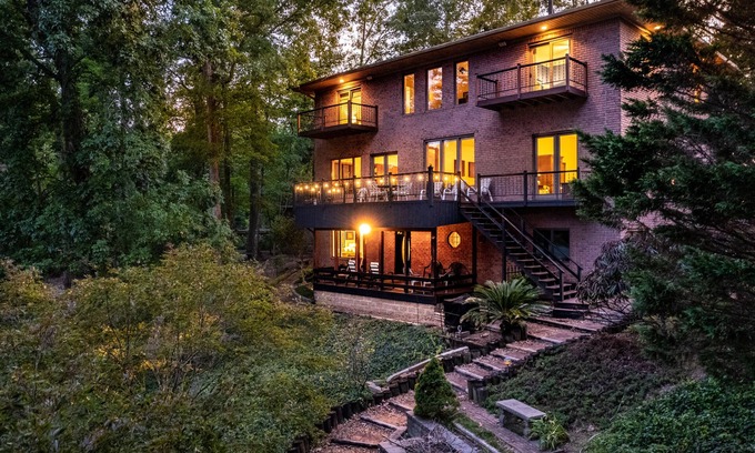 Ten Mile House | Sunrise Shores
