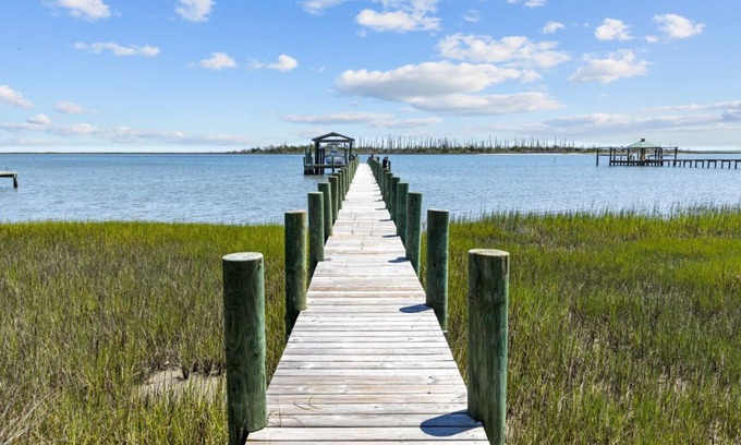 Marshallberg House | Sunrise Sound Cottage-Waterfront Home w/Dock