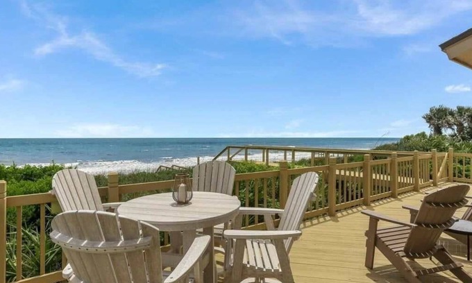 Florida House | Sunrise-Sunset | Wren Beach Rentals by Portoro