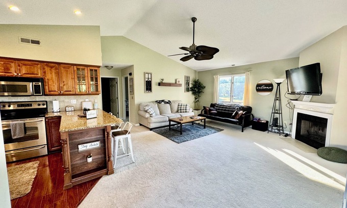 Plantations East Condo | Sunrise Vibes condo - spacious 2BR - Lewes, access to nearby community pool