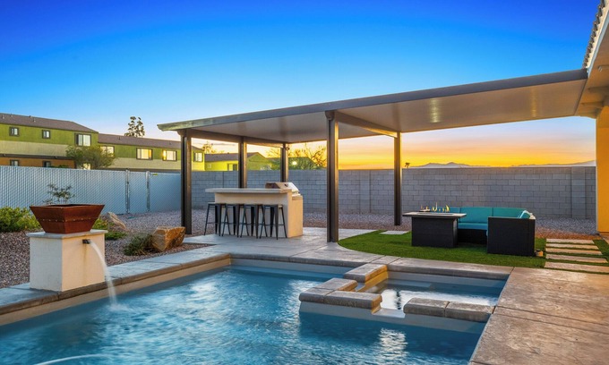 Bullhead City House | "Sunriver Estate" l 4bd l Pool l Spa l Sleeps 12