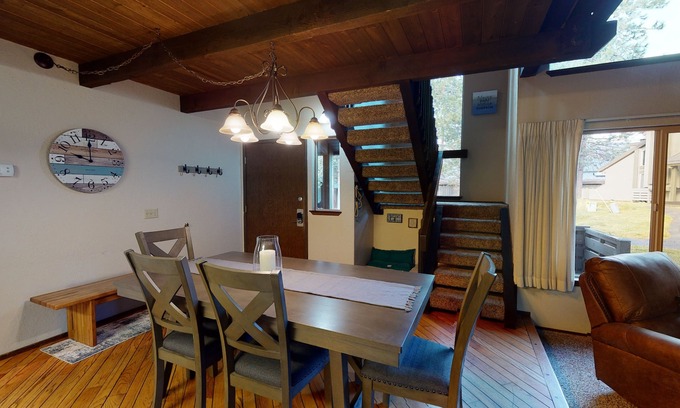 Tennis Village Condo | Sunriver Lodge with Patio, A/C & Spa Nearby