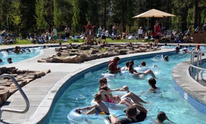 Overlook Park House | SUNRIVER MOUNTAIN CABIN with private hot tub, FP, Bikes, Walk to SHARC, Pets